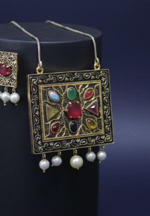 kundan pendent set
